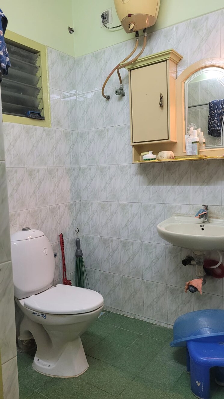 Bathroom, kanakadhara-lakshmi-castle 2 Bedroom 976 Sq.Ft. Apartment In Thyagaraya Nagar Chennai 8213406