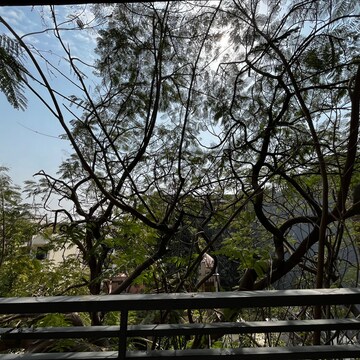 Balcony in 1 BHK Builder Floor at Ansal Sushant Lok I, Sector 43 – for Rent