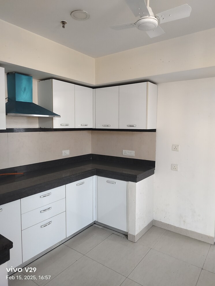 Kitchen, emerald-green 4 Bedroom 3350 Sq.Ft. Apartment In Sector 52 Gurgaon 8213473