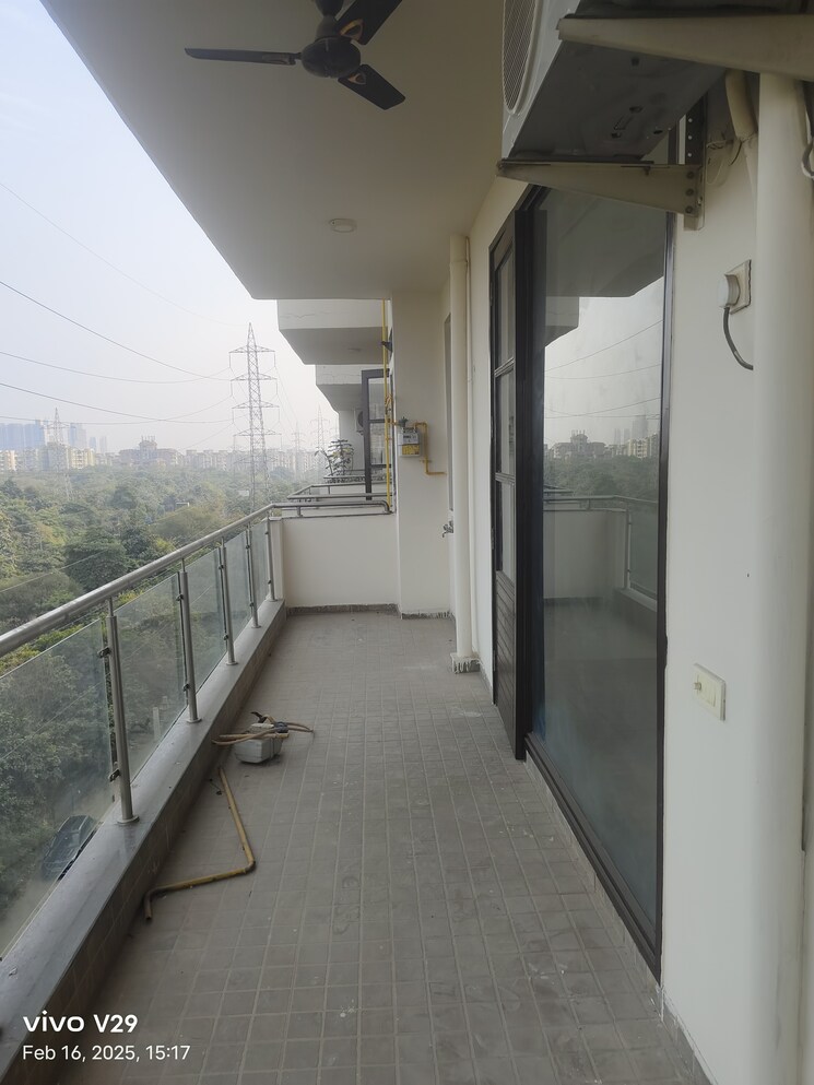 Balcony, emerald-green 4 Bedroom 3350 Sq.Ft. Apartment In Sector 52 Gurgaon 8213473
