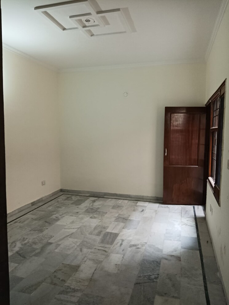 Room, dhakoli village 3 Bedroom 1250 Sq.Ft. Builder Floor In Dhakoli Village Zirakpur 8213485