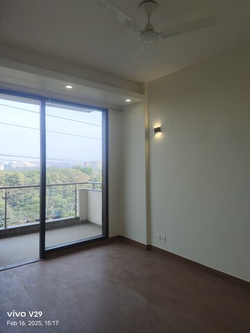 Room in 4 BHK Apartment at Mehar Apartment, Sector 52 – for Rent
