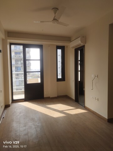 Room in 4 BHK Apartment at Mehar Apartment, Sector 52 – for Rent