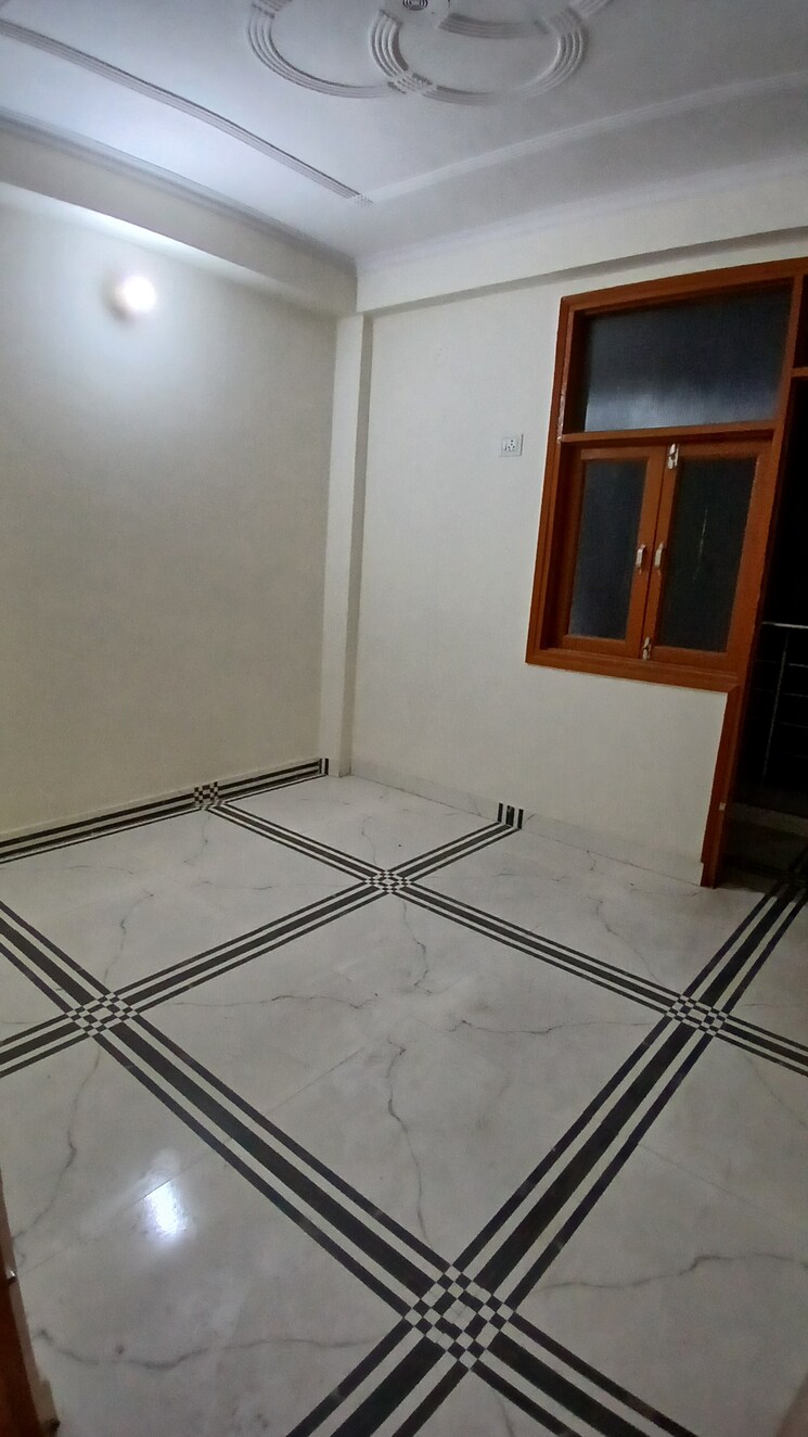 Room, zakir nagar 3 Bedroom 675 Sq.Ft. Apartment In Zakir Nagar Delhi 8213515