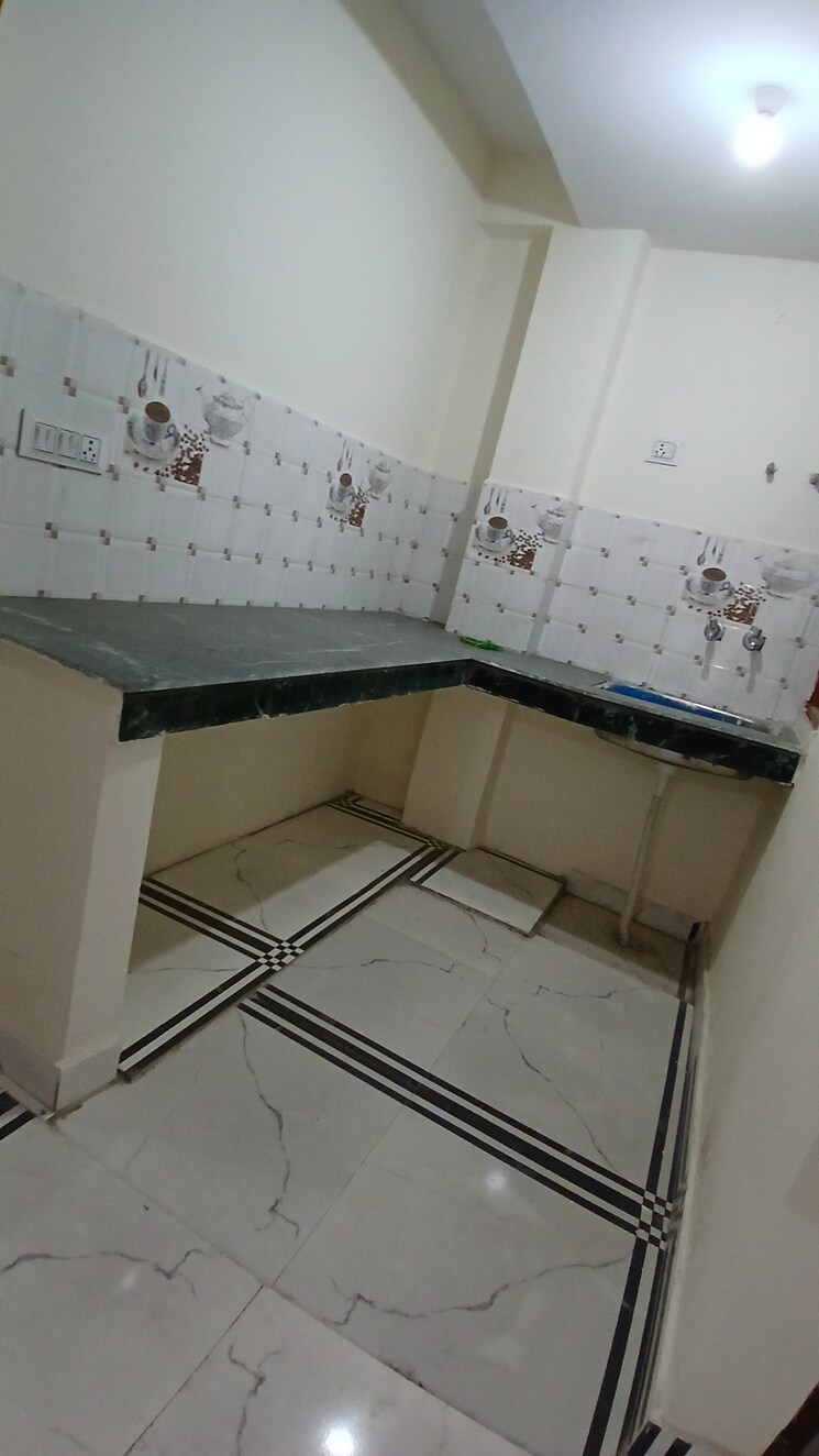 Kitchen, zakir nagar 3 Bedroom 675 Sq.Ft. Apartment In Zakir Nagar Delhi 8213515