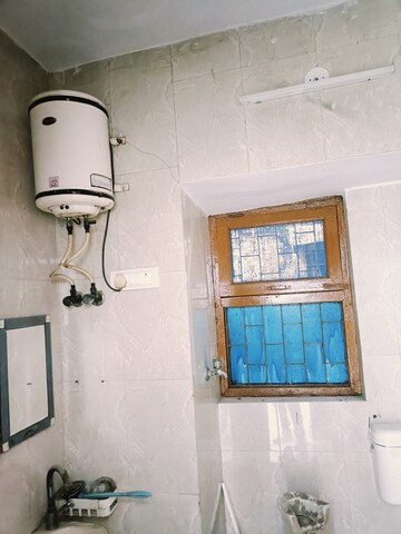 Furnished Amenities in 2 BHK Independent House at New Ashok Nagar – for Rent