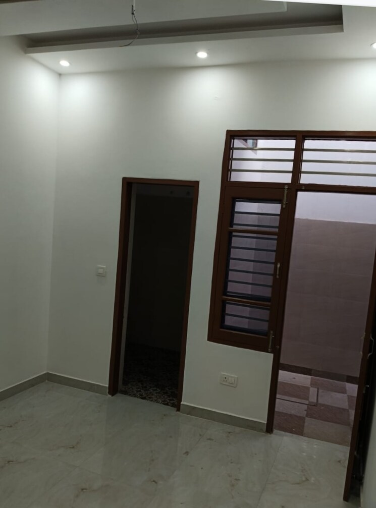 Room, ghazipur 2 Bedroom 1800 Sq.Ft. Independent House In Ghazipur Zirakpur 8213698