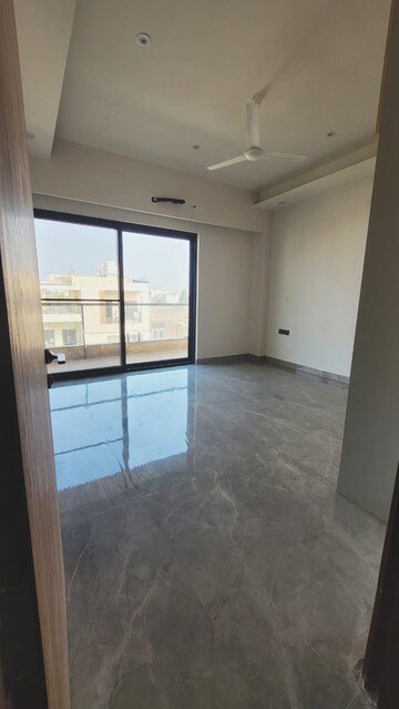 Room in 2 BHK Builder Floor at Sector 28 – for Rent
