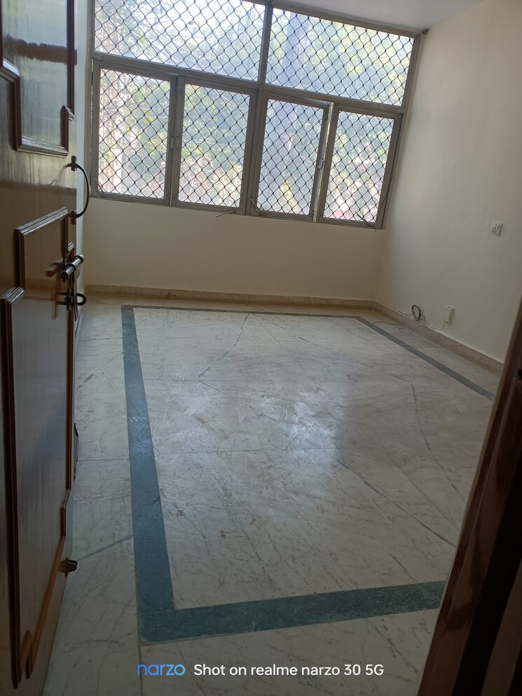 Room, ip extension 3 Bedroom 1200 Sq.Ft. Apartment In Ip Extension Delhi 8213756