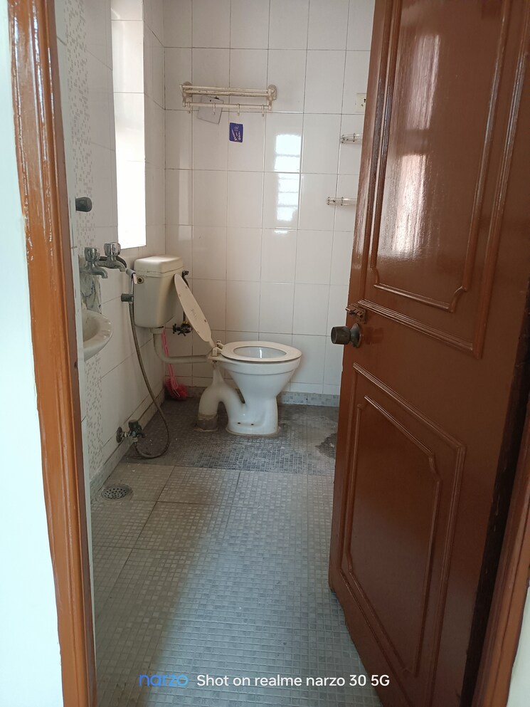 Bathroom, ip extension 3 Bedroom 1200 Sq.Ft. Apartment In Ip Extension Delhi 8213756