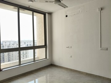 Room in 1 BHK Apartment at Hiranandani The Walk, Ghodbunder Road – for Rent