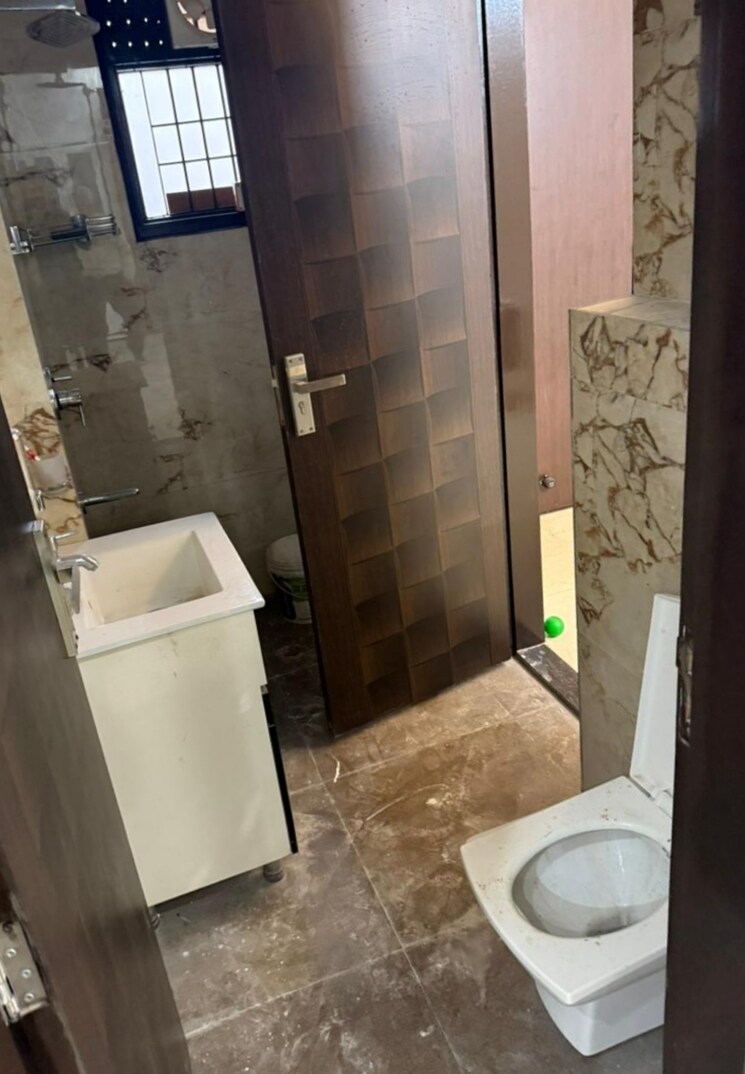 Bathroom, peer mucchalla 4 Bedroom 1650 Sq.Ft. Builder Floor In Peer Mucchalla Zirakpur 8213818