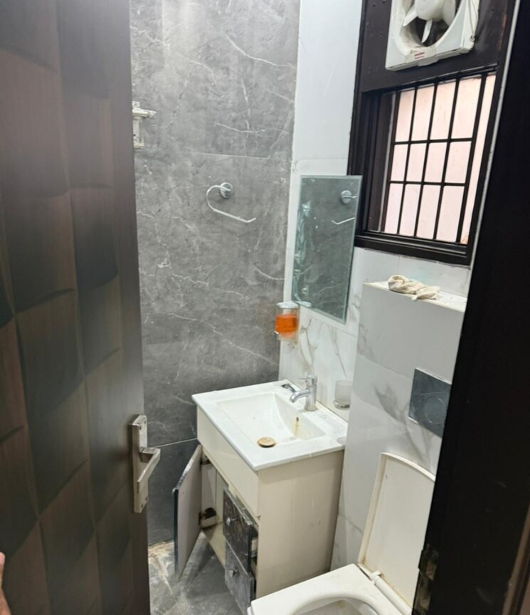 Bathroom, peer mucchalla 4 Bedroom 1650 Sq.Ft. Builder Floor In Peer Mucchalla Zirakpur 8213818