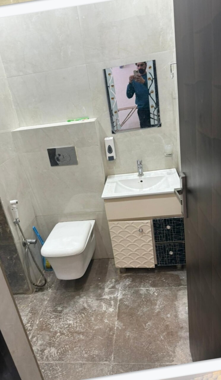 Bathroom, peer mucchalla 4 Bedroom 1650 Sq.Ft. Builder Floor In Peer Mucchalla Zirakpur 8213818