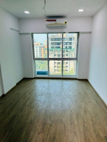 Room in 2 BHK Apartment at Rite Skyluxe, Chembur – for Rent