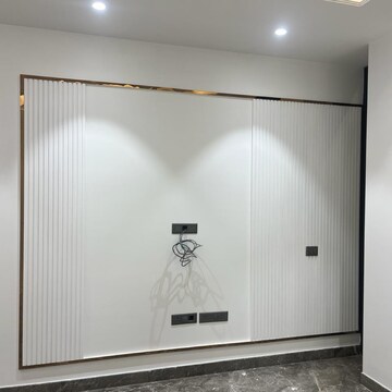 Room in 4 BHK Builder Floor at Ansal Sushant Lok I, Sector 43 – for Rent