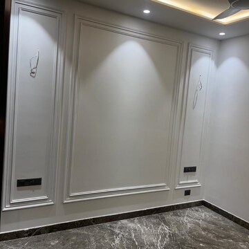 Building Lobby in 4 BHK Builder Floor at Ansal Sushant Lok I, Sector 43 – for Rent