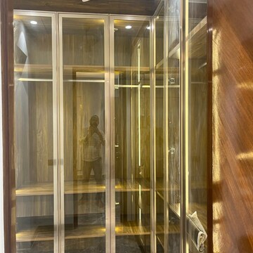 Building Lobby in 4 BHK Builder Floor at Ansal Sushant Lok I, Sector 43 – for Rent