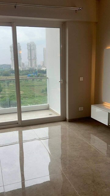 Room in 3 BHK Apartment at Emaar The Palm Drive-The Premier Terraces, Sector 66 – for Sale