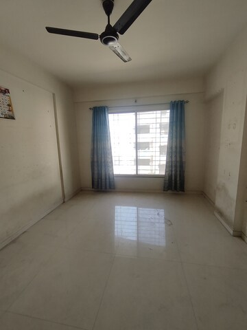 Room in 2 BHK Apartment at Sai Paradise Apartment, Pimple Saudagar – for Sale