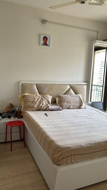 Bedroom in 3.5 BHK Apartment at Shishira Apartment, Andheri West – for Sale