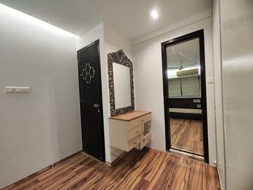 Room in 2 BHK Apartment at Khar West – for Rent