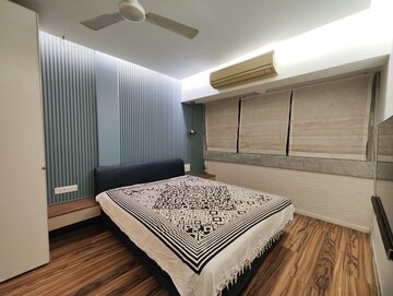 Bedroom in 2 BHK Apartment at Khar West – for Rent