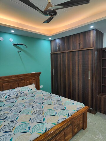 Bedroom in 3 BHK Builder Floor at Sector 42 – for Rent