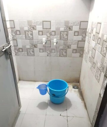 Master Bedroom in 2 BHK Apartment at Aliganj – for Rent