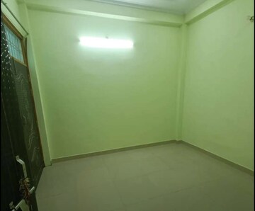 Room in 2 BHK Apartment at Aliganj – for Rent