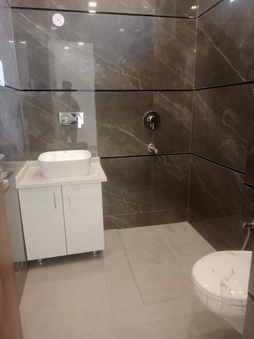 Bathroom in 3 BHK Builder Floor at BPTP District Phase 2, Sector 84 – for Sale