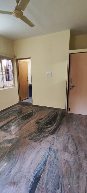 Room in 2 BHK Builder Floor at Koramangala – for Rent