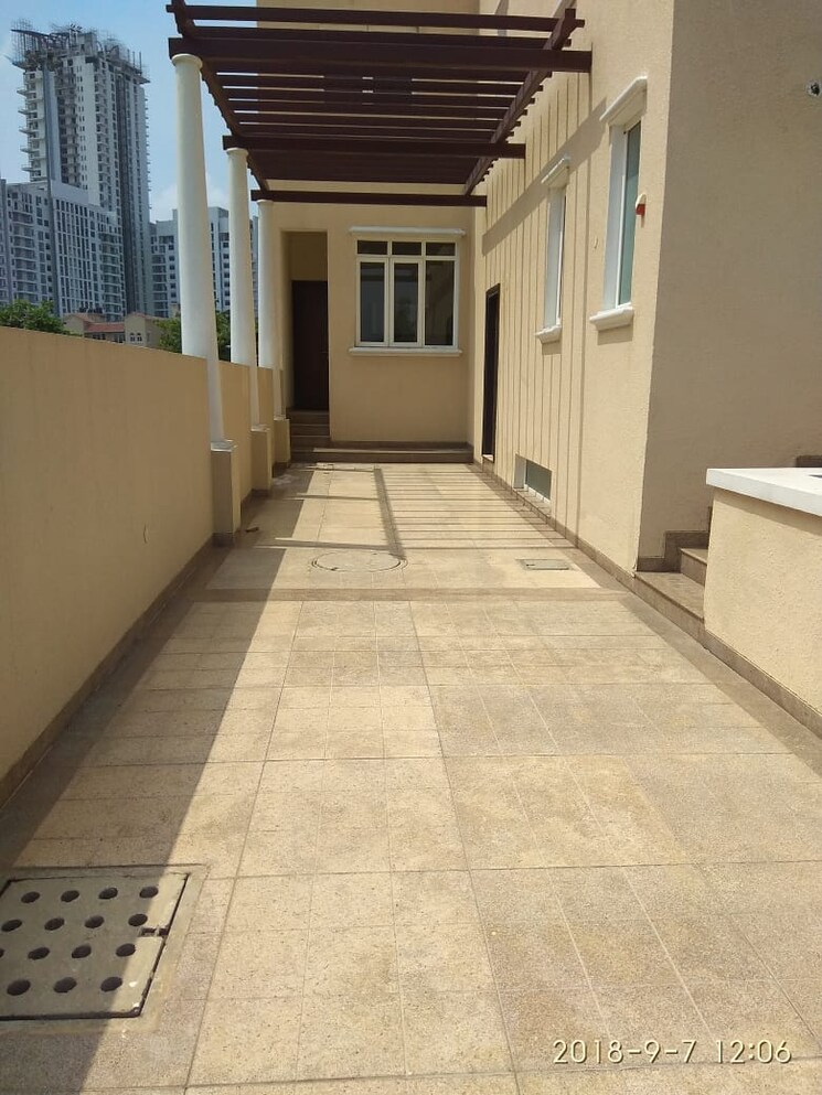  Parking, emaar-marbella 4 Bedroom 5605 Sq.Ft. Villa In Sector 66 Gurgaon 8214184