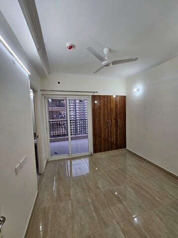 Room in 3 BHK Apartment at Mahagun Mywoods, Sector 16c Greater Noida – for Rent