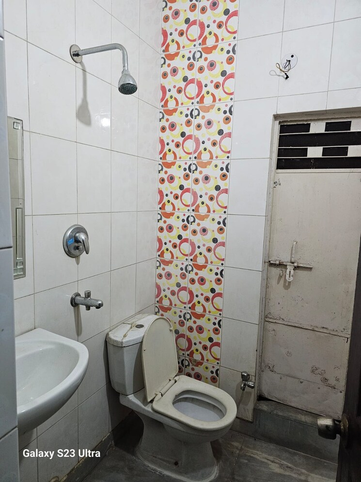 Attached Bathroom, mahaveer nagar 2 Bedroom 730 Sq.Ft. Builder Floor In Mahaveer Nagar Delhi 8214200