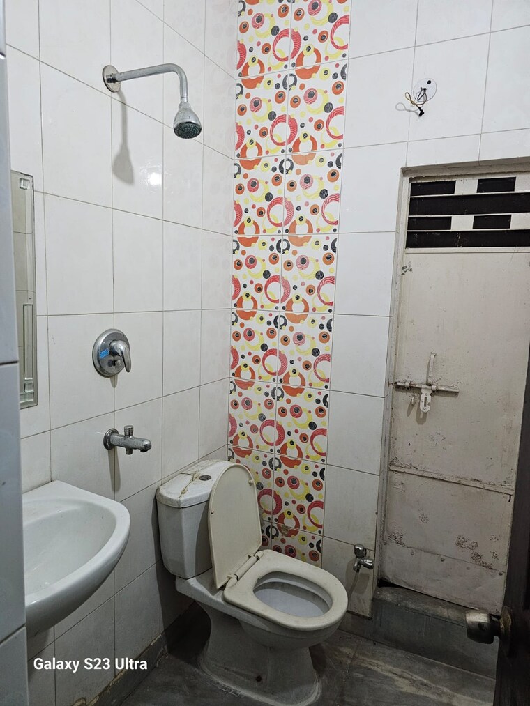 Attached Bathroom, mahaveer nagar 2 Bedroom 730 Sq.Ft. Builder Floor In Mahaveer Nagar Delhi 8214200