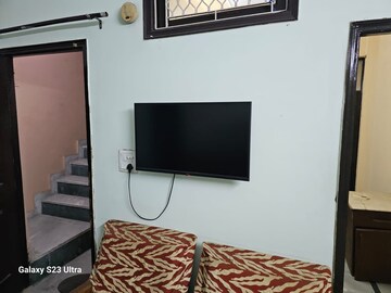 Furnished Amenities in 2 BHK Builder Floor at Janakpuri – for Rent
