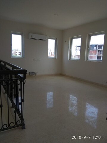  5 BHK Villa at Emaar Marbella, Sector 66 – for Sale