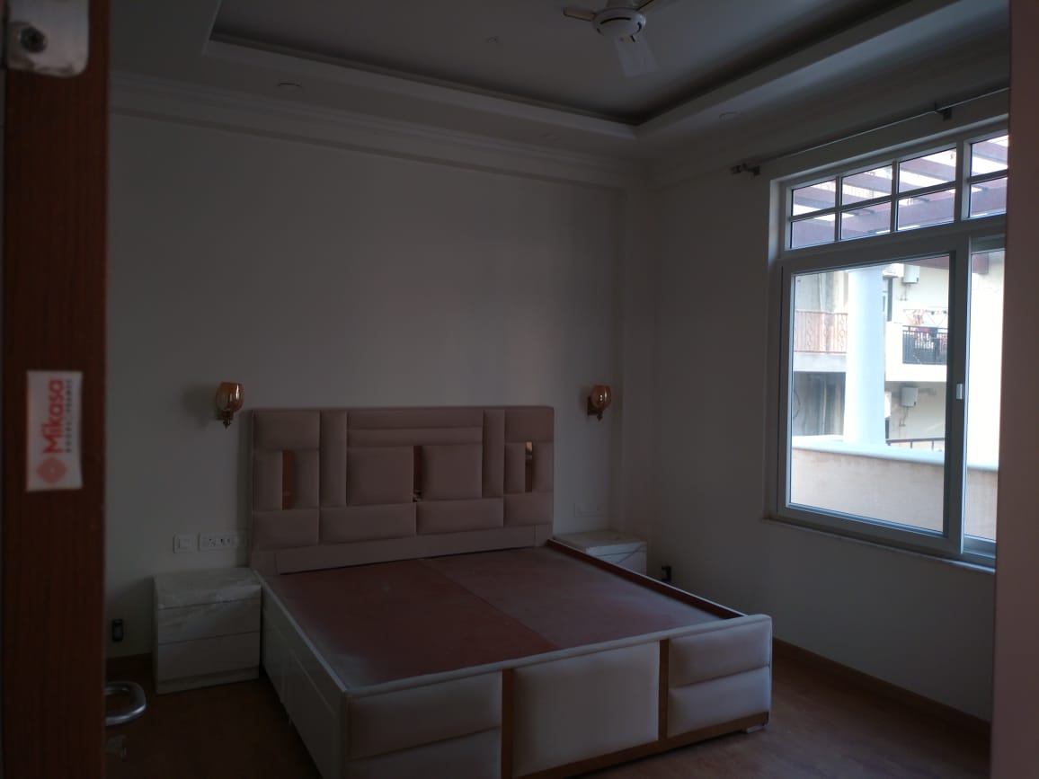 4 BHK + Pooja Room,Servant Room 5605 Sq.Ft. Villa in Emaar Marbella