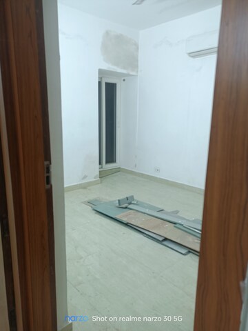 Room in 3 BHK Apartment at Ip Extension – for Rent