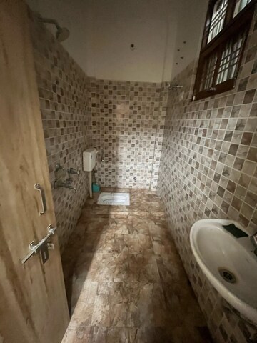 Bathroom in 2 BHK Independent House at Gomti Nagar – for Rent