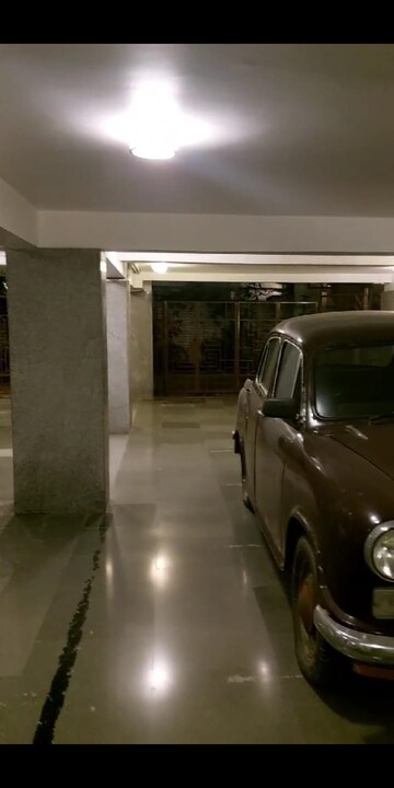 Parking in 4 BHK Builder Floor at Chanakyapuri – for Sale