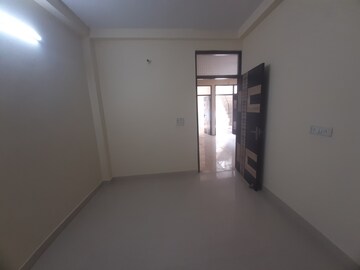 Room in 3 BHK Builder Floor at Palm Residency Chhatarpur, Chattarpur – for Rent