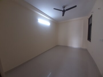 Room in 3 BHK Builder Floor at Palm Residency Chhatarpur, Chattarpur – for Rent