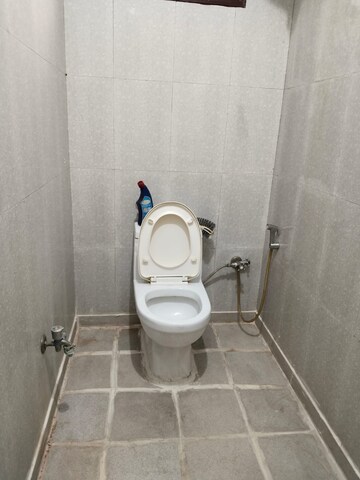 Bathroom in 1 BHK Apartment at Khirki Extension – for Rent