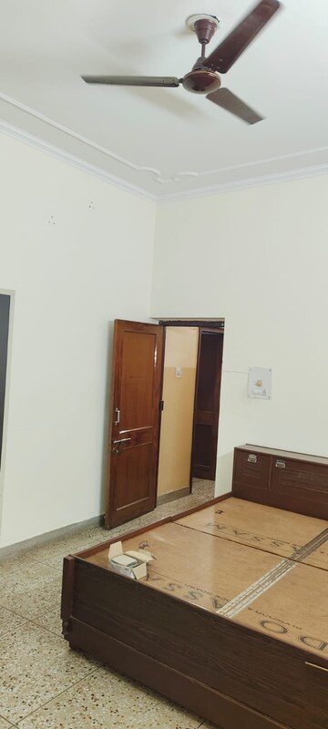 Room in 3 BHK Independent House at Gomti Nagar – for Rent