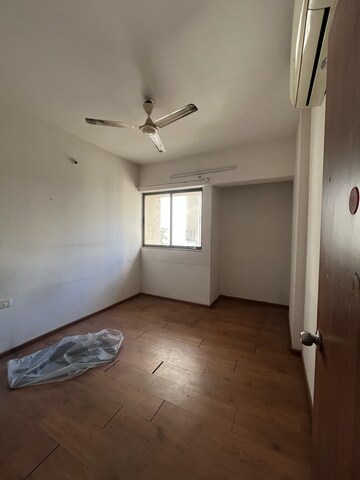 Room in 2 BHK Apartment at Lodha Lakeshore Greens, Dombivli East – for Rent