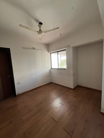 Room in 2 BHK Apartment at Lodha Lakeshore Greens, Dombivli East – for Rent
