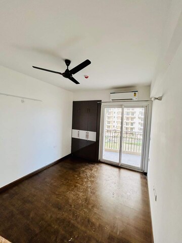 Room in 3.5 BHK Apartment at ATS Nobility, Sector 4, Greater Noida – for Rent
