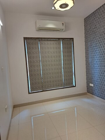 Room in 3 BHK Apartment at Paradise Sai World Empire, Kharghar – for Rent